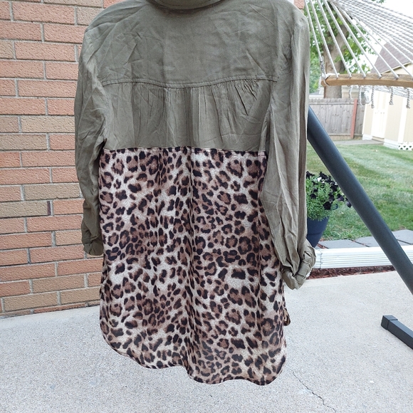 Miss Me Size Small Button Down Shirt - Picture 4 of 5